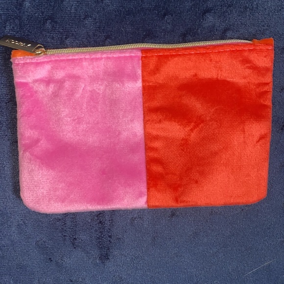 Make up bag and eyeliner set - Picture 6 of 9